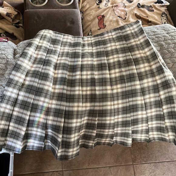 SHEIN Green Pleated Skirt - Picture 2 of 3